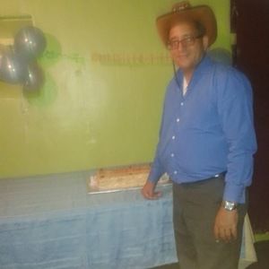 Meet your Posher, Manuel emilio